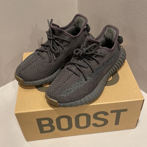 Yeezy Boost 350 V2 US Size 5 Cinder - Picture 7 of 7